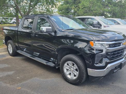 Used 2023 Chevrolet Silverado 1500 LT w/ Convenience Package II AWD/4WD image 9