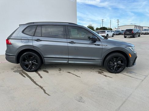 Certified 2024 Volkswagen Tiguan SE R-Line FWD image 5