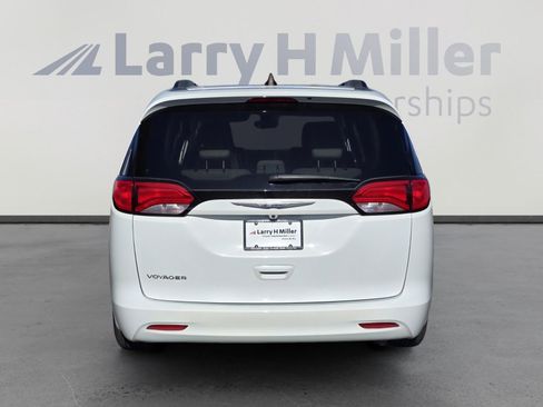 Used 2021 Chrysler Voyager Lxi image 4