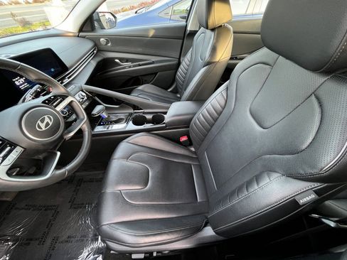 Used 2025 Hyundai Elantra Limited image 29