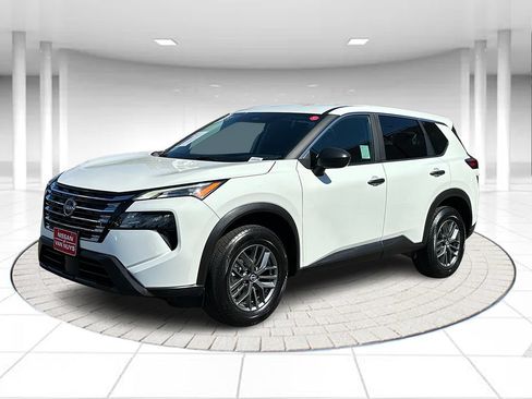 Used 2024 Nissan Rogue S FWD image 1