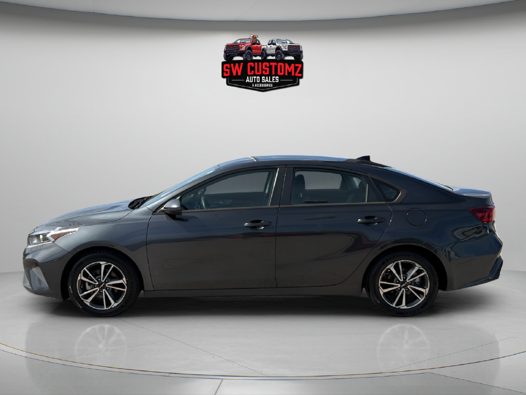 Used 2023 Kia Forte LXS FWD image 4