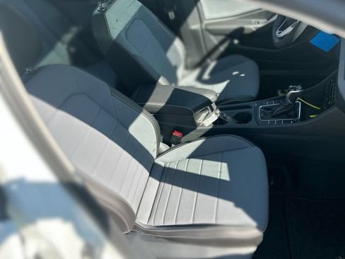 New 2026 Volkswagen Jetta SE FWD image 24