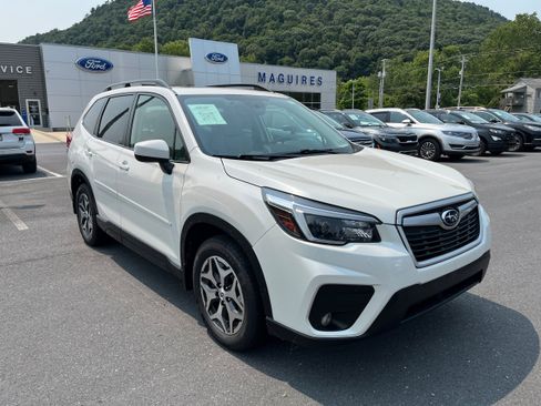 Used 2021 Subaru Forester Premium AWD/4WD image 4