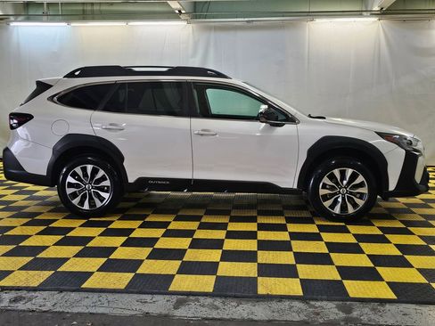Used 2023 Subaru Outback Limited image 2