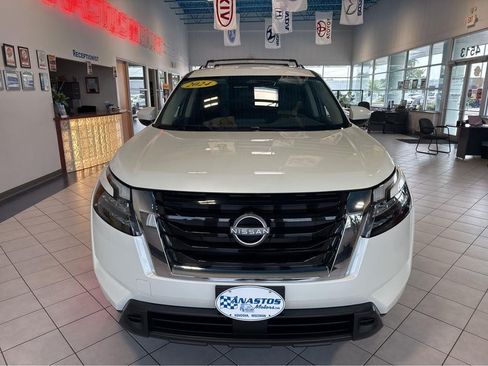Used 2024 Nissan Pathfinder SV AWD/4WD image 2