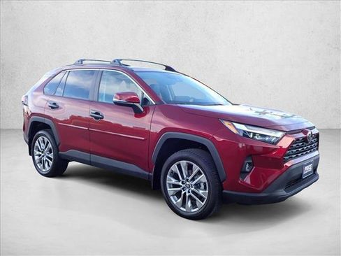 Used 2023 Toyota RAV4 XLE Premium image 4