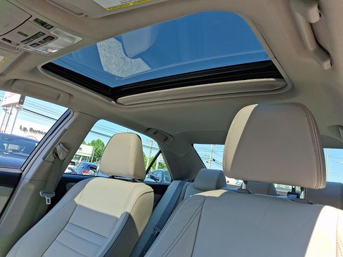 Used 2015 Toyota Camry XLE w/ Moonroof Package FWD image 13