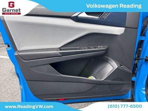 Used 2023 Volkswagen Taos SE w/ Panoramic Sunroof Package AWD/4WD image 12