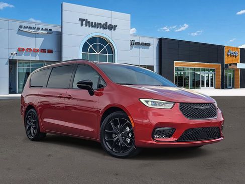 New 2026 Chrysler Pacifica Limited w/ S Appearance Package image 1