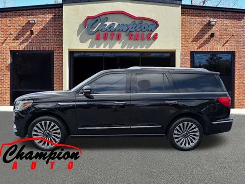Used 2018 Lincoln Navigator Reserve w/ Technology Package AWD/4WD image 10