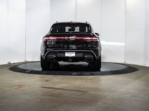 Certified 2025 Porsche Macan image 6
