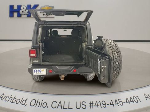 Used 2018 Jeep Wrangler Unlimited Sahara AWD/4WD image 22