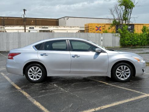 Used 2015 Nissan Altima 2.5 S w/ Power Driver Seat Package FWD image 4