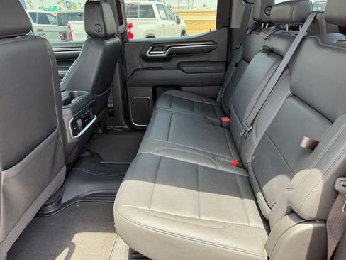 Used 2023 GMC Sierra 1500 SLT AWD/4WD image 9