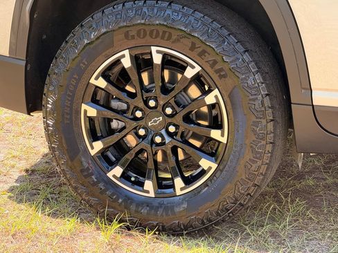 Used 2024 Chevrolet Traverse Z71 w/ LPO, Floor Liner Package AWD/4WD image 9
