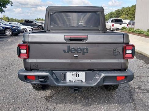 Used 2025 Jeep Gladiator Mojave AWD/4WD image 4