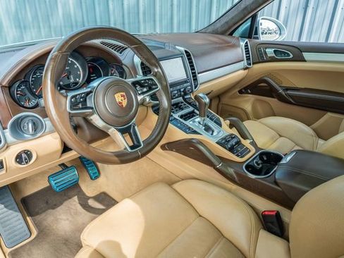 Used 2016 Porsche Cayenne Turbo AWD/4WD image 23