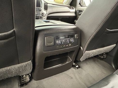 Used 2020 Chevrolet Suburban LT RWD image 40