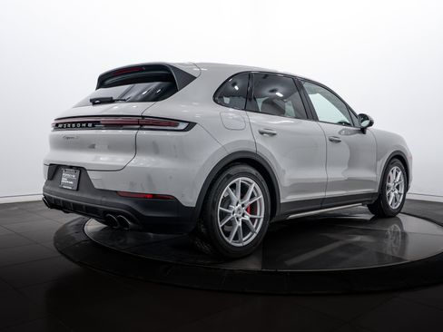 Certified 2025 Porsche Cayenne S AWD/4WD image 7
