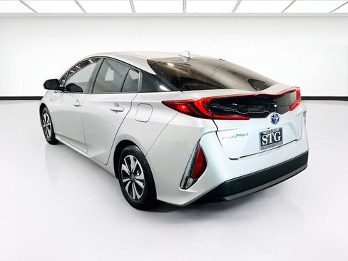 Used 2017 Toyota Prius Prime Plus w/ Carpet Mat Package FWD image 6