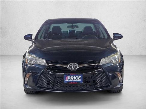 Used 2017 Toyota Camry SE w/ Moonroof Package image 2
