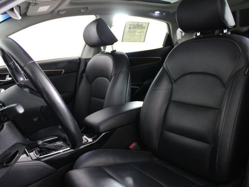 Used 2019 Kia Cadenza Technology image 17