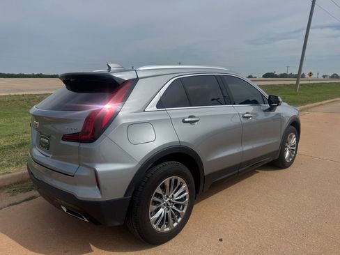 Used 2024 Cadillac XT4 Premium Luxury FWD image 3
