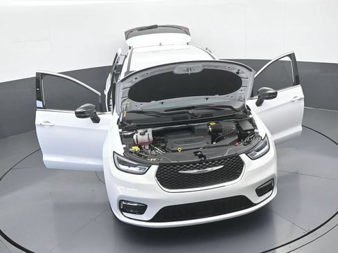 Used 2025 Chrysler Pacifica Select FWD image 66