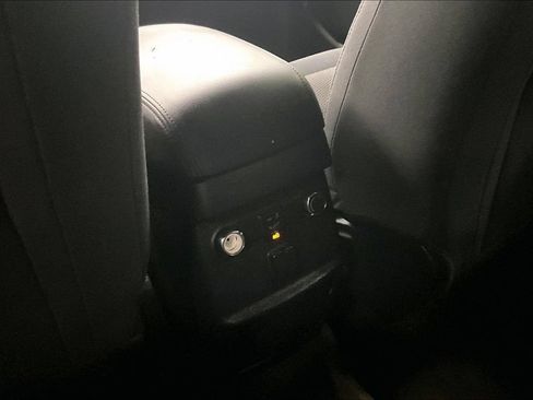 Used 2017 Ford Explorer XLT AWD/4WD image 28