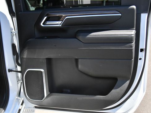 Used 2025 Chevrolet Silverado 2500 LT image 44