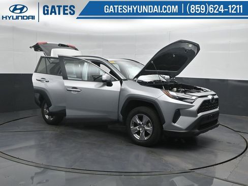 Used 2025 Toyota RAV4 XLE AWD/4WD image 55