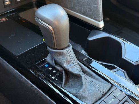 Used 2025 Toyota Camry XLE AWD/4WD image 35