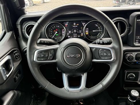 Used 2023 Jeep Wrangler Unlimited Sahara image 19