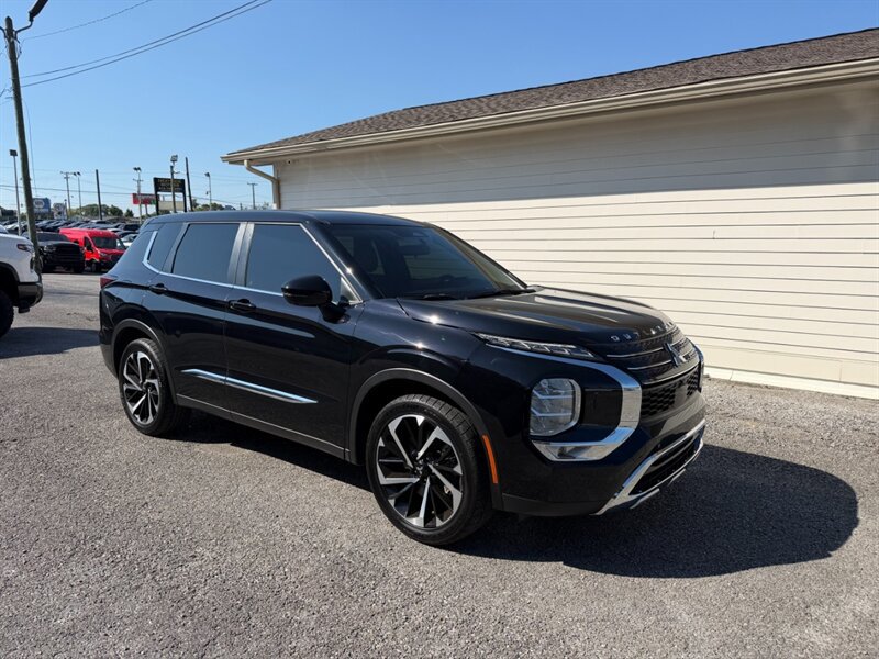 Used 2024 Mitsubishi Outlander SE AWD/4WD image 3