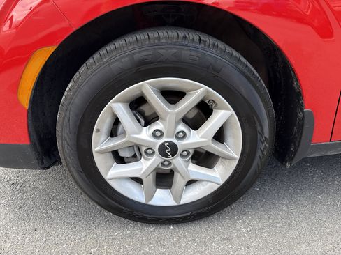 Certified 2025 Kia Soul LX w/ LX Technology Package FWD image 11