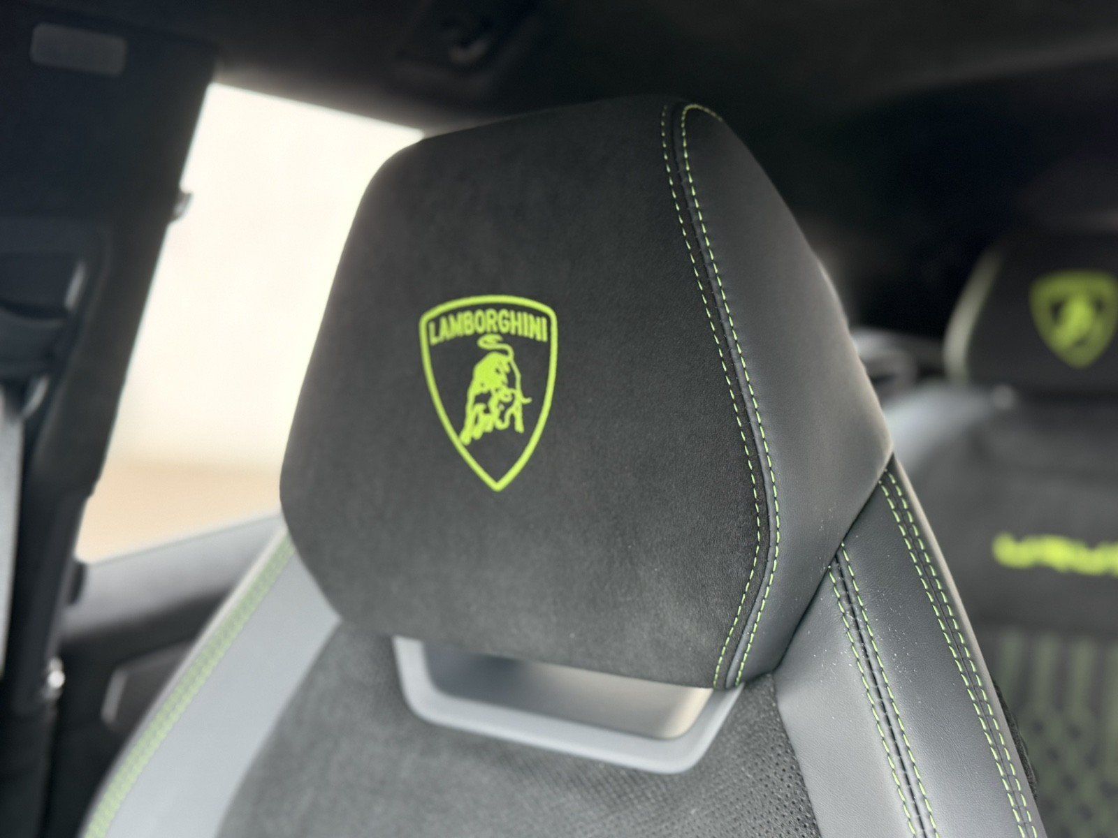 Used 2024 Lamborghini Urus Performante AWD/4WD image 28