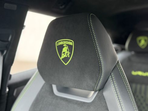 Used 2024 Lamborghini Urus Performante AWD/4WD image 28