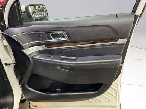 Used 2017 Ford Explorer Limited w/ Equipment Group 301A AWD/4WD image 80