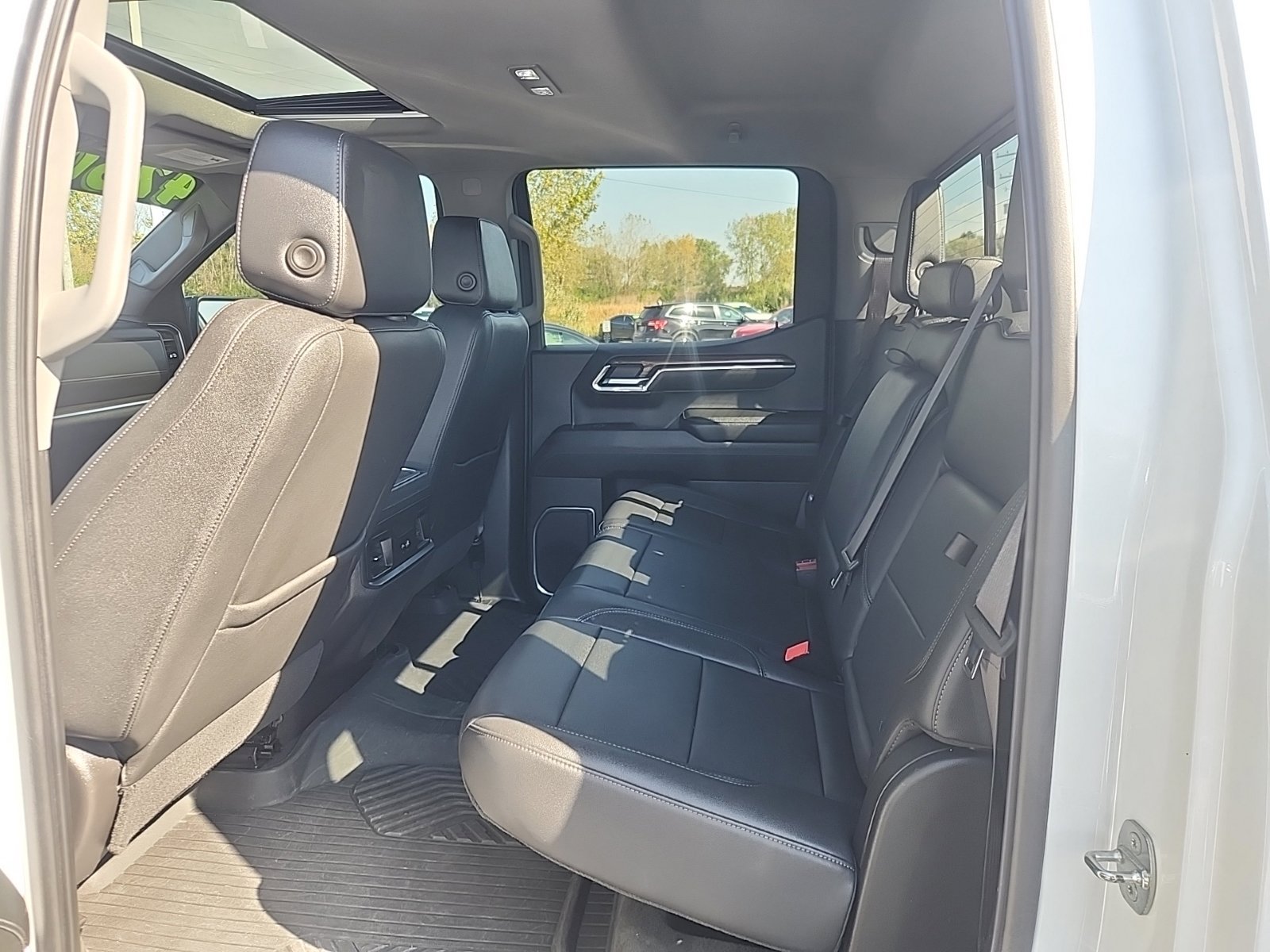 Used 2024 Chevrolet Silverado 1500 LT Trail Boss w/ LT Trail Boss Premium Package AWD/4WD image 39