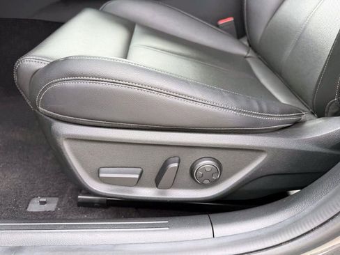 Certified 2025 Genesis G70 2.5T AWD/4WD image 16