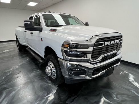 Used 2025 RAM 3500 Tradesman image 17