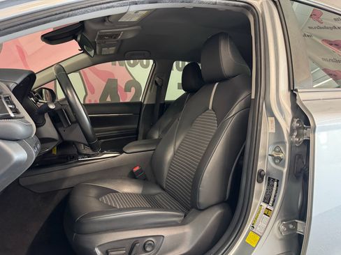 Used 2020 Toyota Camry SE FWD image 17