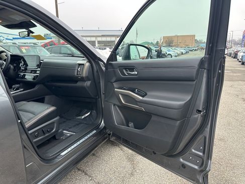 Used 2023 Nissan Pathfinder Platinum image 25