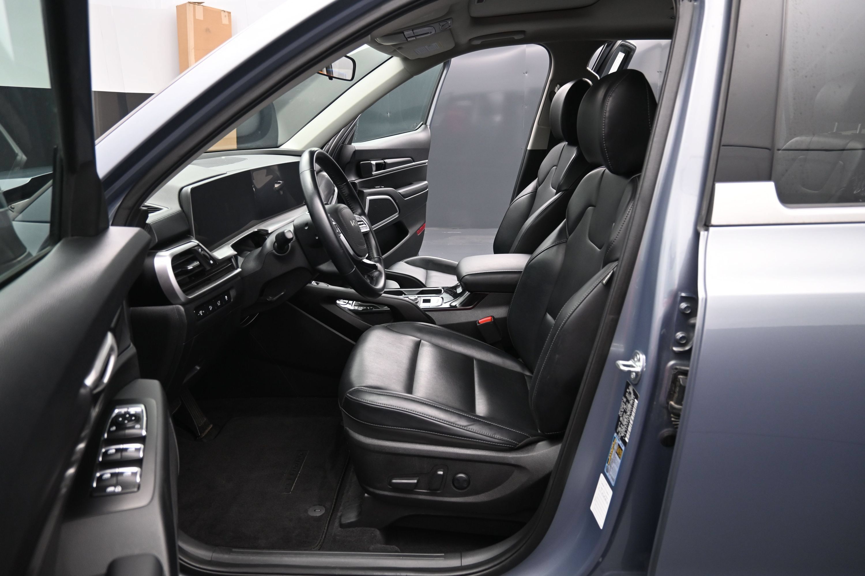 Used 2025 Kia Telluride S FWD image 12