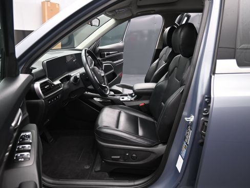 Used 2025 Kia Telluride S FWD image 12