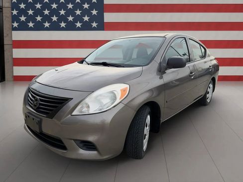 Used 2013 Nissan Versa S Plus image 3