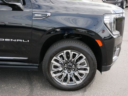 Used 2023 GMC Yukon Denali Ultimate AWD/4WD image 7