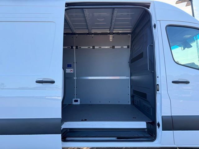 Used 2025 Mercedes-Benz Sprinter 2500 image 15