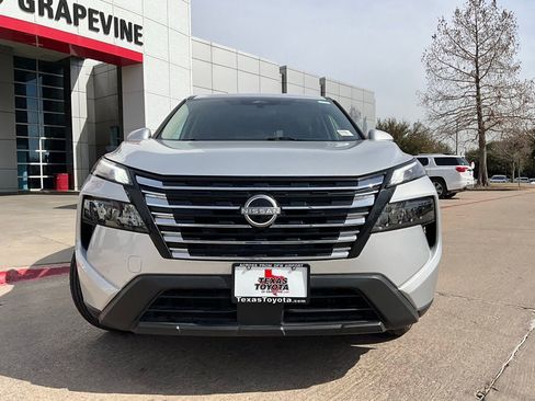 Used 2025 Nissan Rogue SV image 4